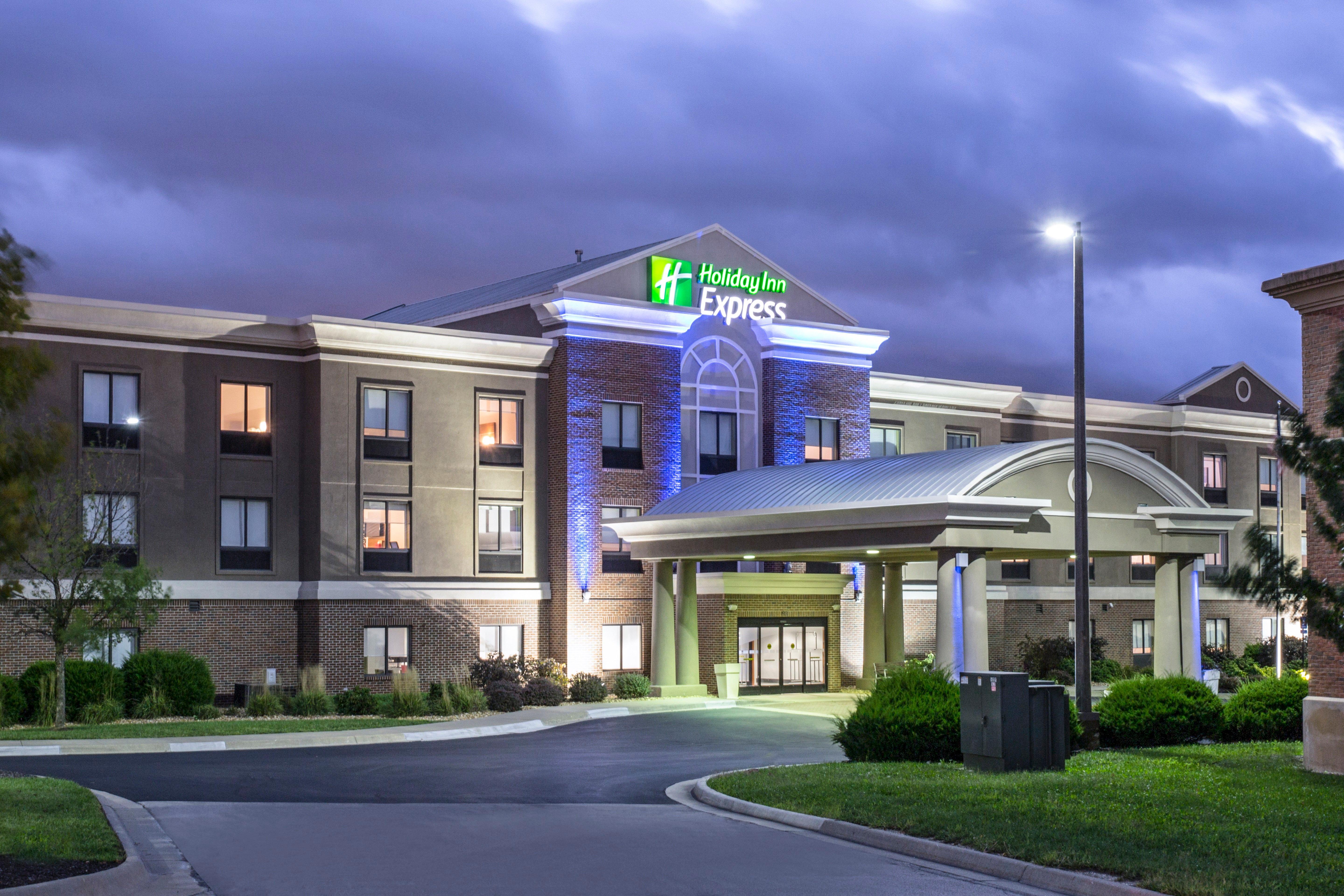 Holiday Inn Express Kansas City - At The Legends! By Ihg Bonner Springs Exterior foto