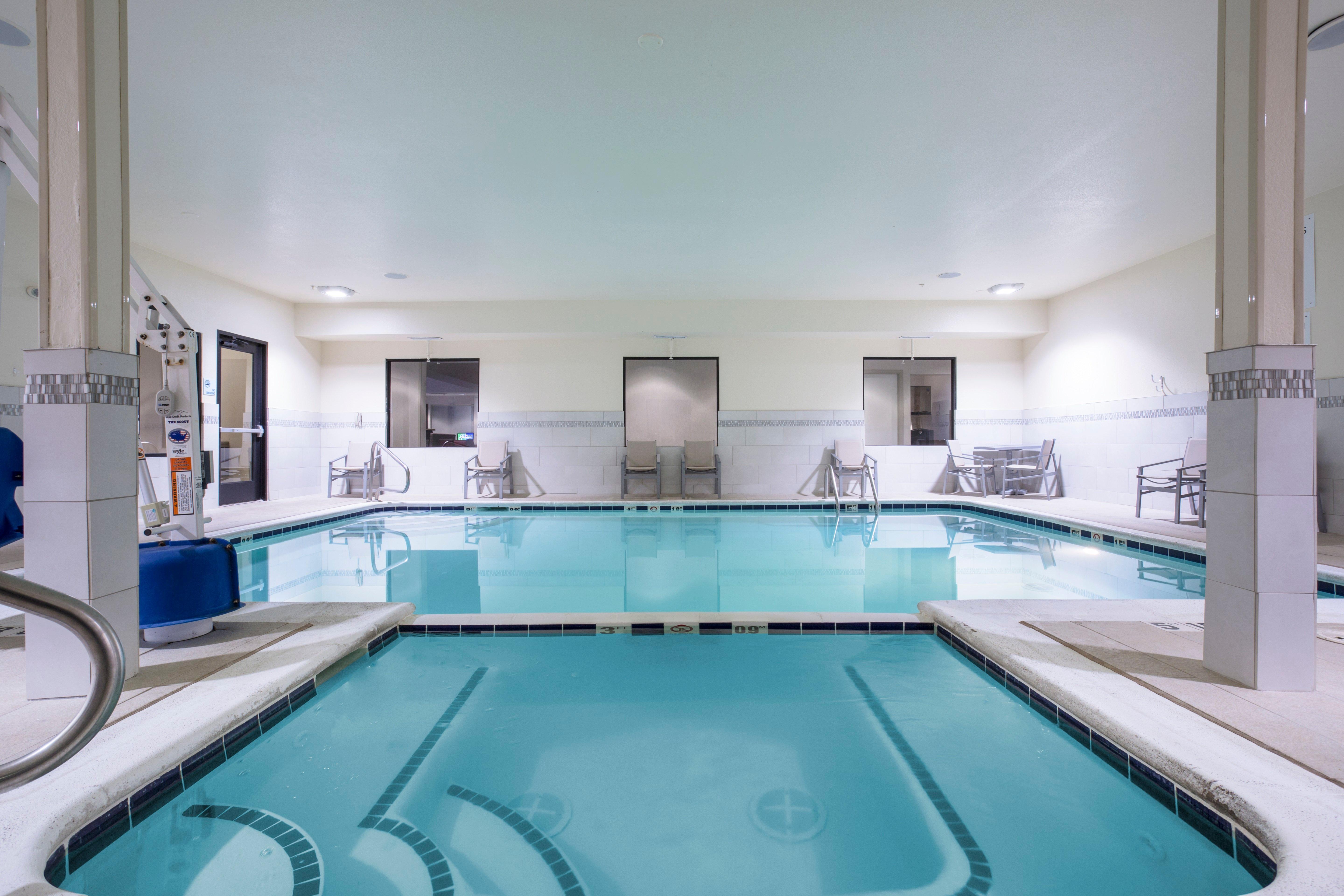 Holiday Inn Express Kansas City - At The Legends! By Ihg Bonner Springs Exterior foto