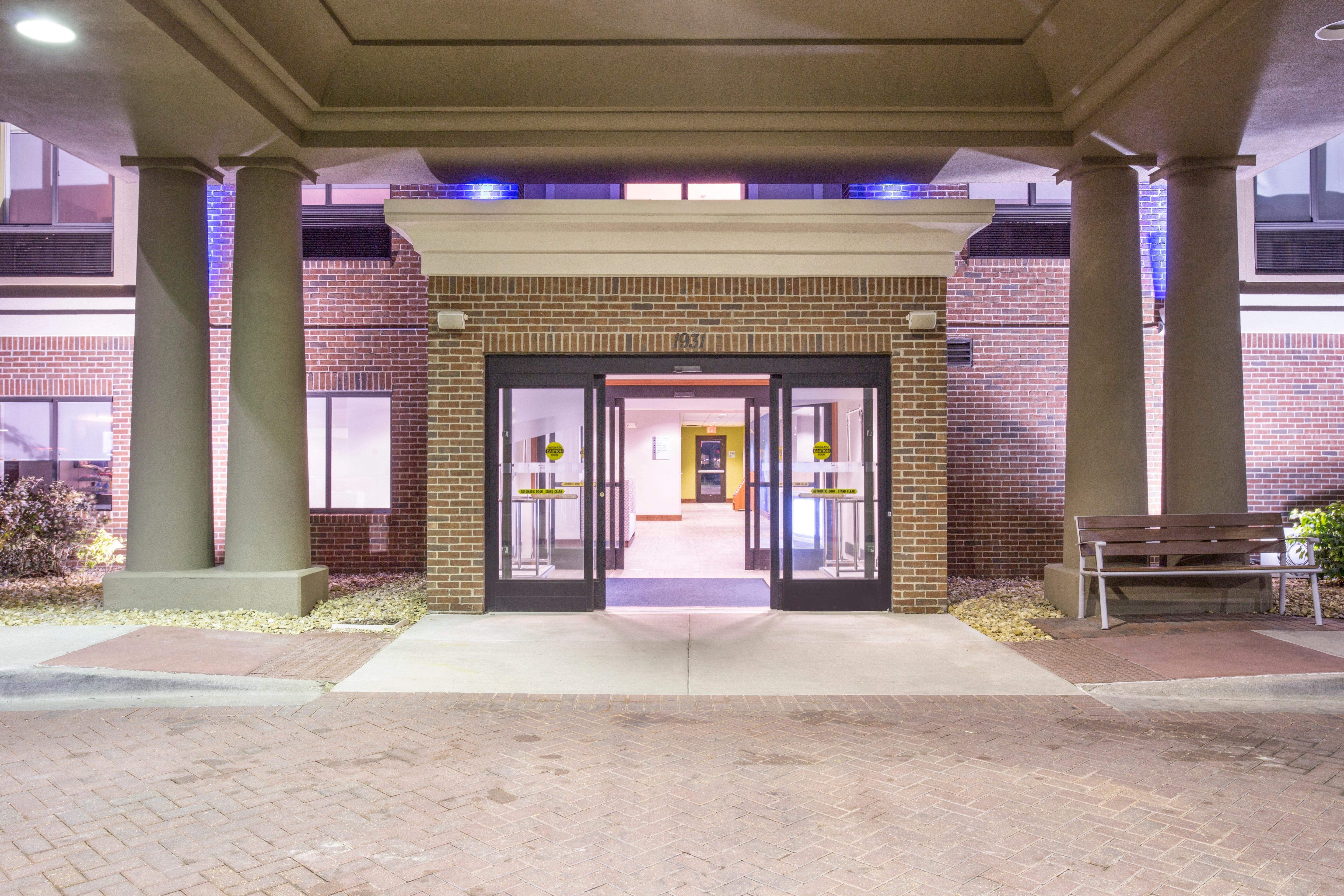 Holiday Inn Express Kansas City - At The Legends! By Ihg Bonner Springs Exterior foto