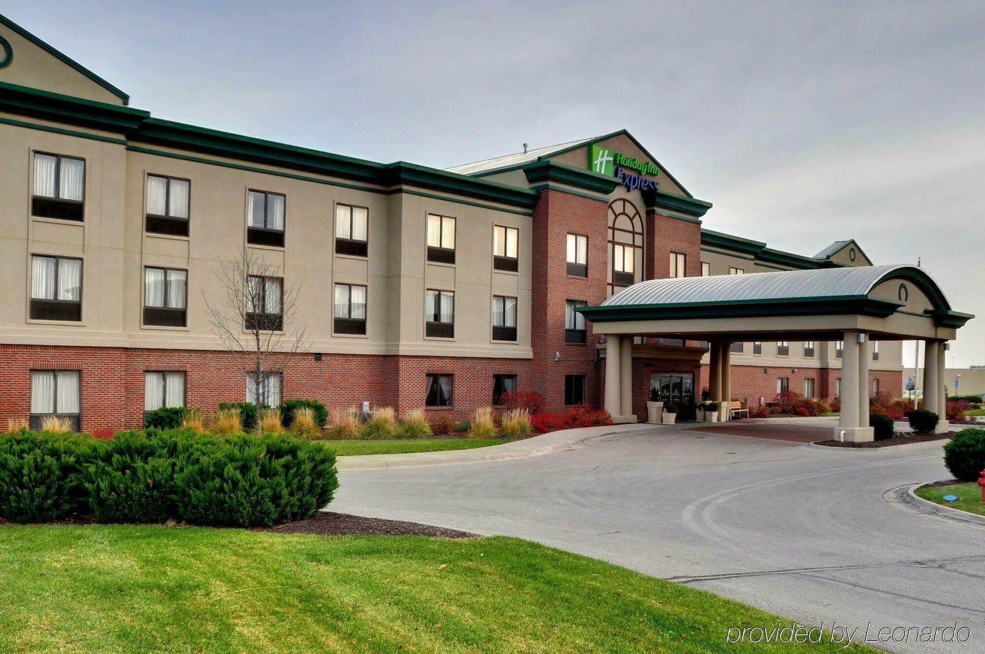 Holiday Inn Express Kansas City - At The Legends! By Ihg Bonner Springs Exterior foto